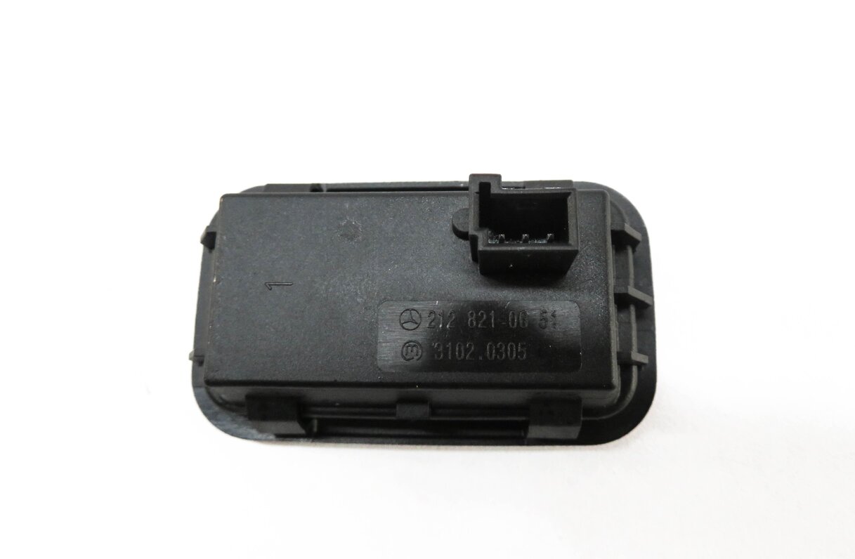 Thumbnail 3: 2012 MERCEDES GLK350 (X204) REAR TRUNK CLOSE SWITCH BUTTON