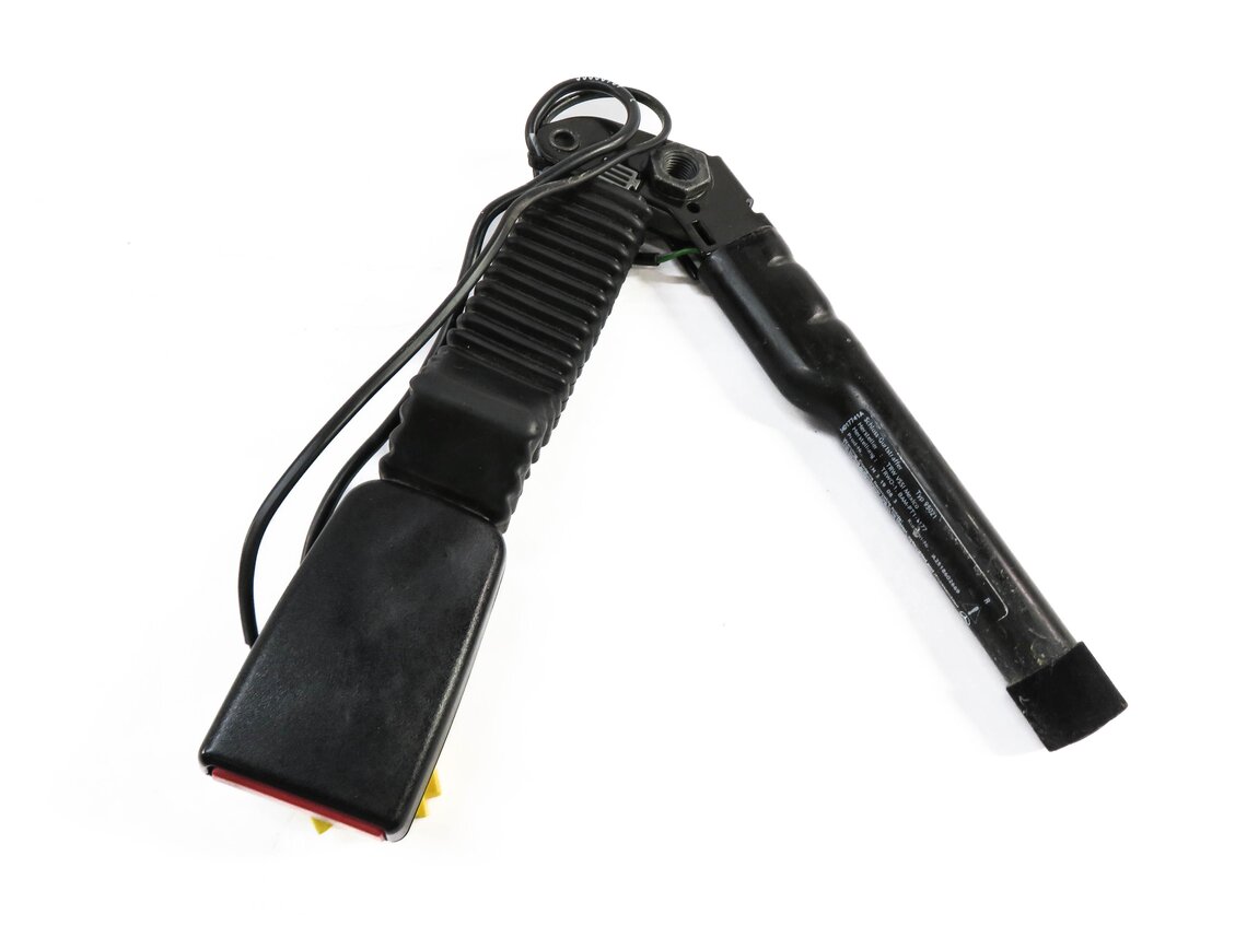 Thumbnail 2: 06-08 MERCEDES GL320 GL450 GL550 ML320 ML350 R350 - PASSENGER SEATBELT RECEIVER