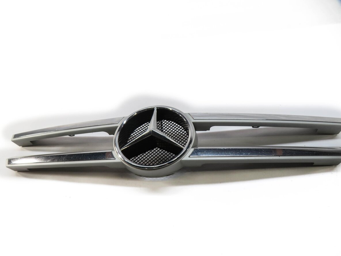 Thumbnail 2: 2007-2009 MERCEDES BENZ GL320 GL450 (X164) FRONT UPPER CENTER BUMPER GRILLE TRIM