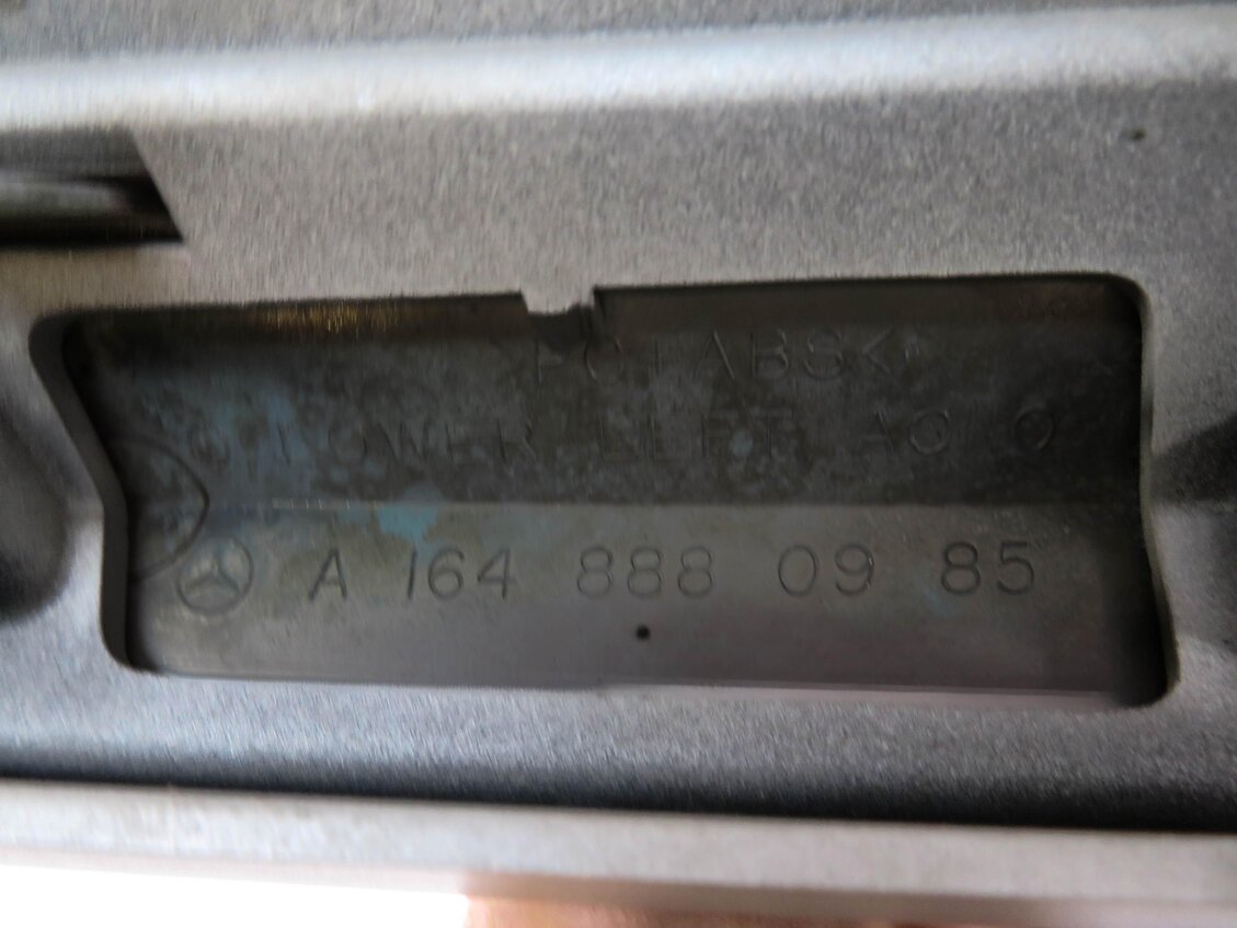 Thumbnail 8: 2007-2009 MERCEDES BENZ GL320 GL450 (X164) FRONT UPPER CENTER BUMPER GRILLE TRIM