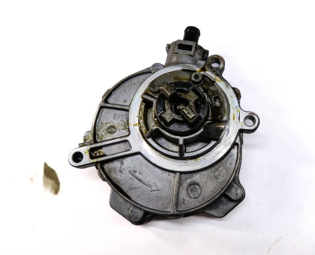Thumbnail 2: 2012-2017 AUDI A6 A7 Q5 S4 S6 RQ5 TOUAREG - 3.0L ENGINE BRAKE VACUUM PUMP