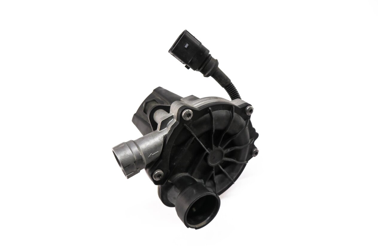 Thumbnail 1: 2013-2017 AUDI S4 S5 S8 (B8 8K 8T D4 4H) 3.0L / 4.0L ENGINE - AIR INJECTION PUMP