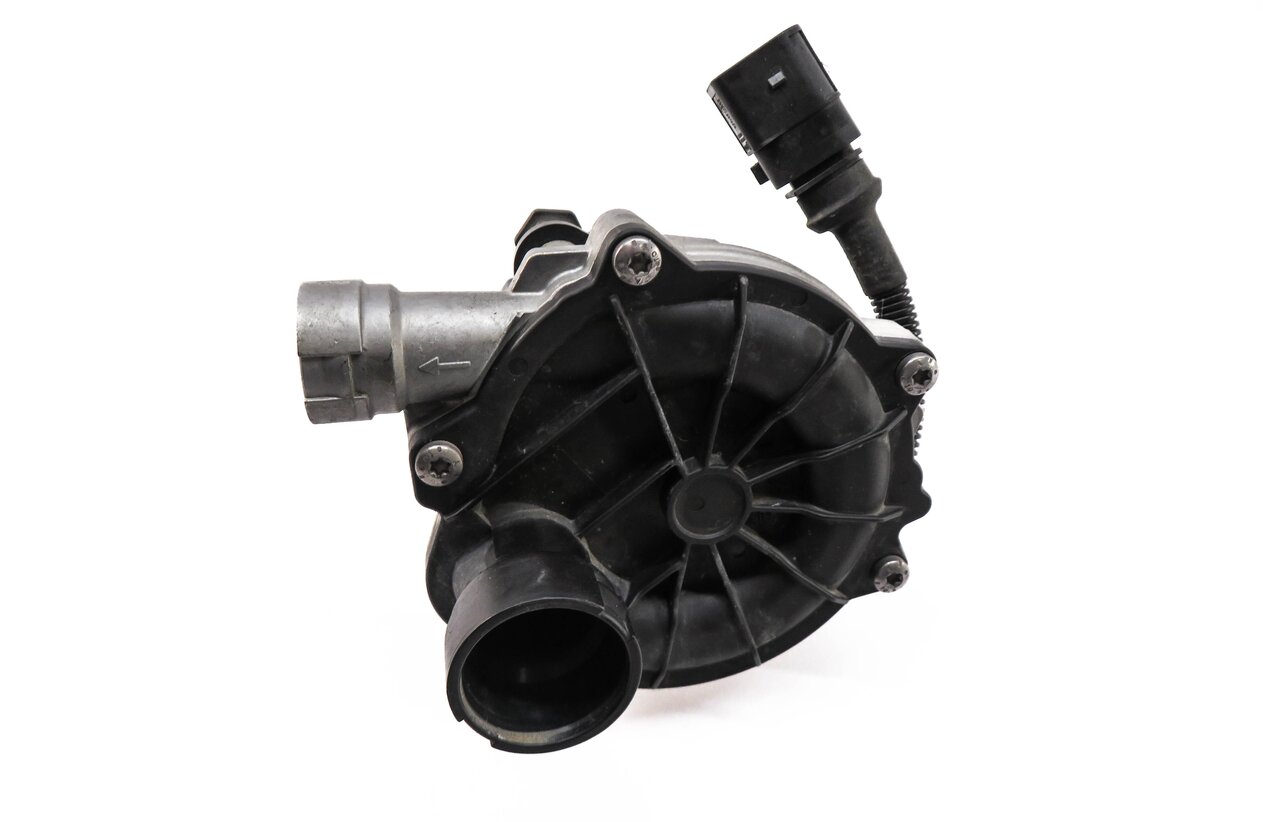 Thumbnail 2: 2013-2017 AUDI S4 S5 S8 (B8 8K 8T D4 4H) 3.0L / 4.0L ENGINE - AIR INJECTION PUMP