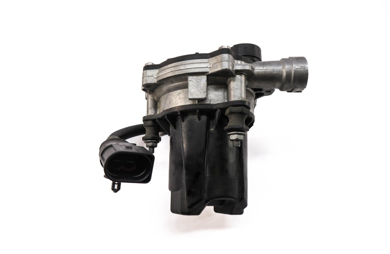 Thumbnail 3: 2013-2017 AUDI S4 S5 S8 (B8 8K 8T D4 4H) 3.0L / 4.0L ENGINE - AIR INJECTION PUMP