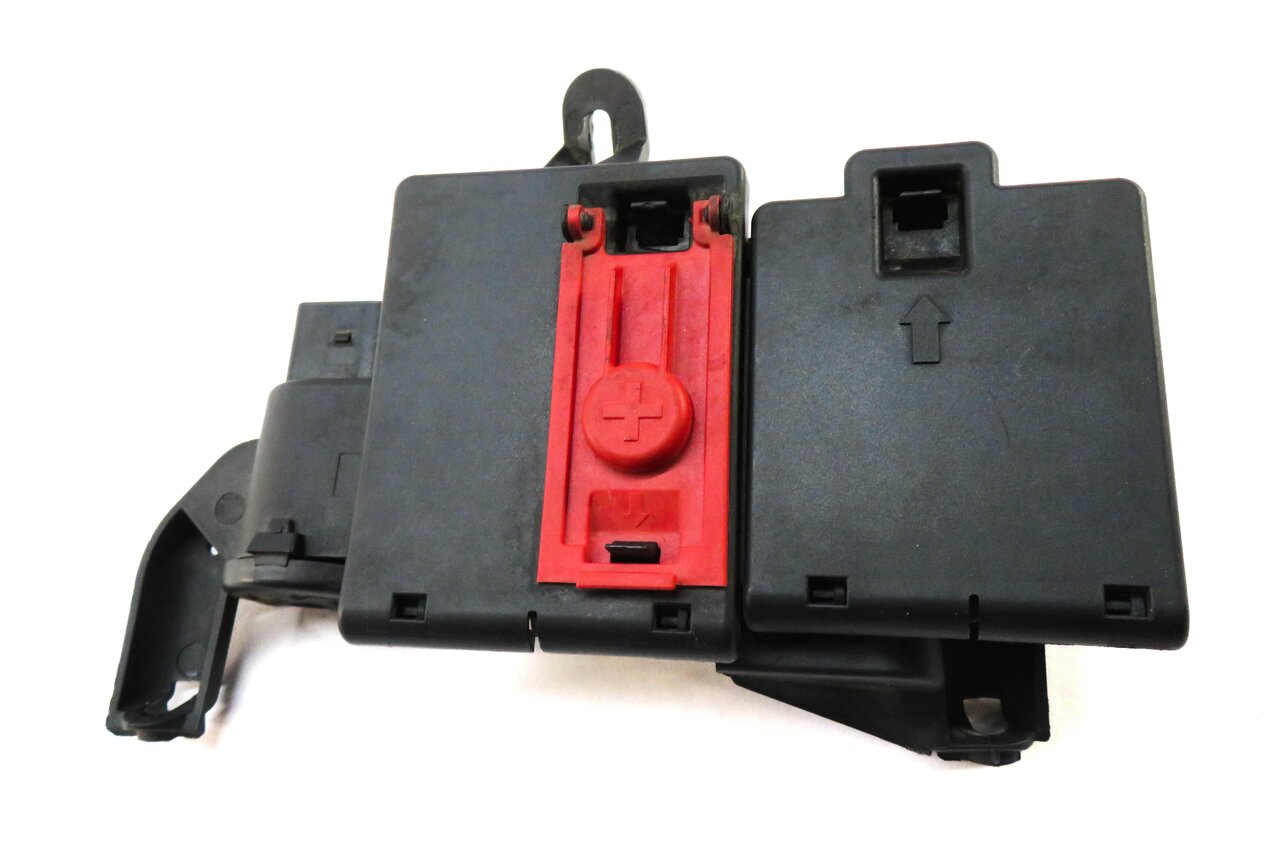 Thumbnail 3: 2017 AUDI Q7 (4M) POSITIVE BATTERY TERMINAL POWER JUNCTION BOX
