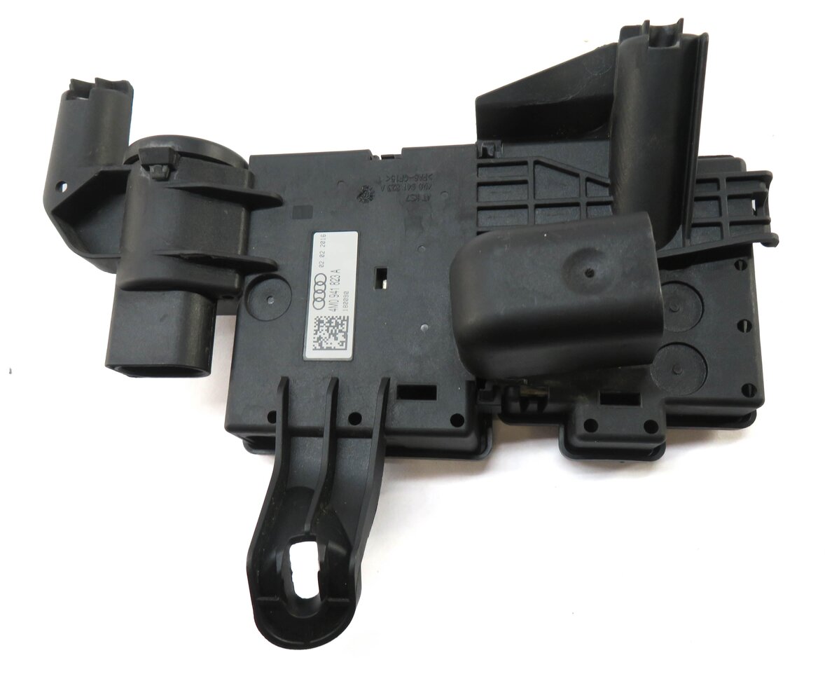 Thumbnail 4: 2017 AUDI Q7 (4M) POSITIVE BATTERY TERMINAL POWER JUNCTION BOX