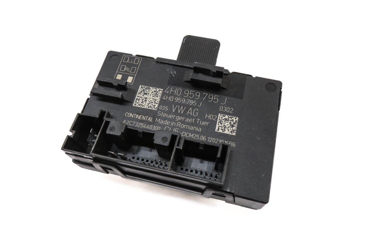 Thumbnail 1: 2013 PORSCHE CAYENNE (958) RIGHT REAR DOOR CONTROL MODULE