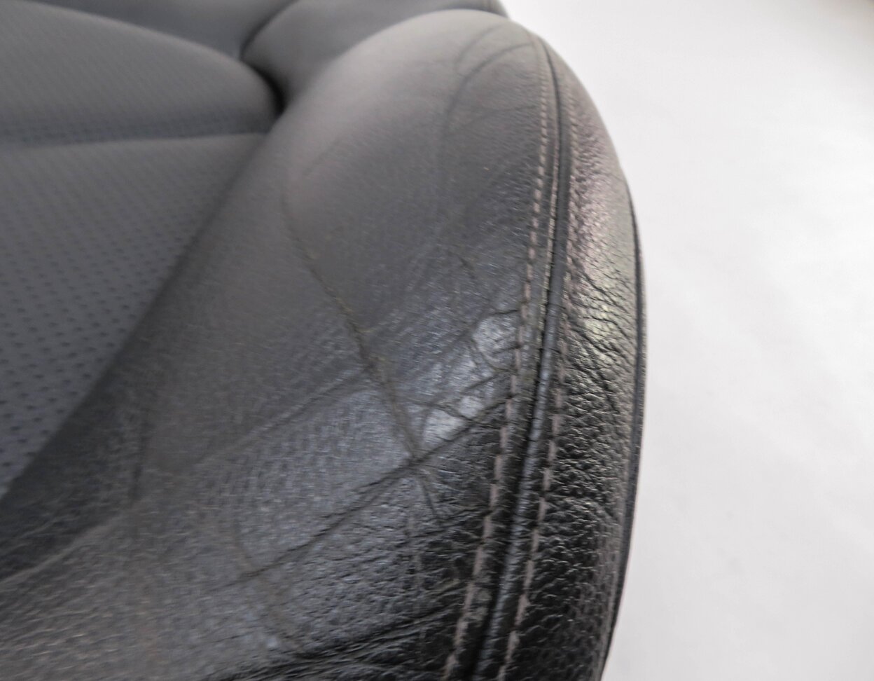 Thumbnail 6: 2011 PORSCHE CAYENNE (958) LEFT DRIVER UPPER TOP HEATED SEAT CUSHION (BLACK)