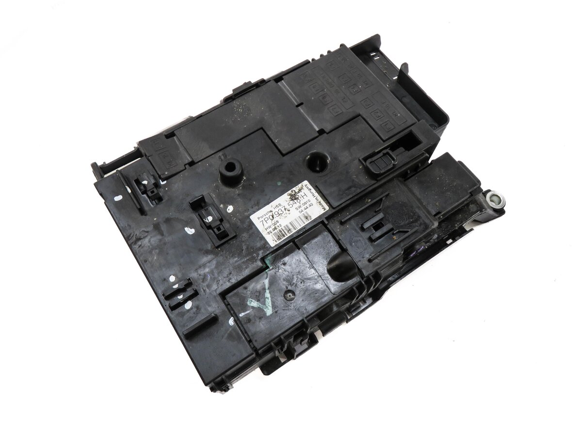 2013 PORSCHE CAYENNE (958) FRONT BATTERY POWER JUNCTION FUSE BOX