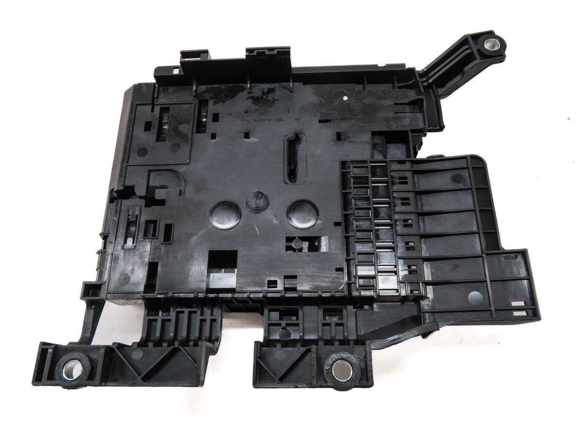 Thumbnail 4: 2013 PORSCHE CAYENNE (958) FRONT BATTERY POWER JUNCTION FUSE BOX