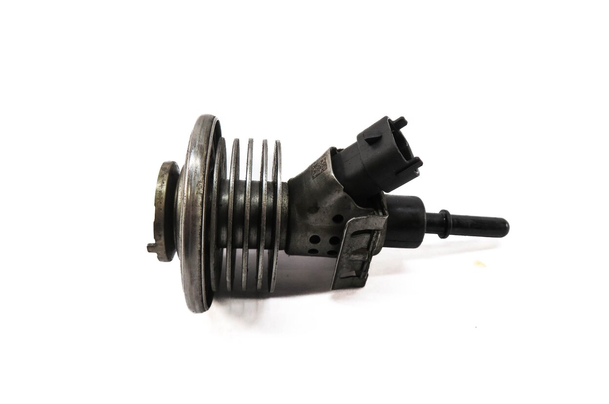 Thumbnail 2: 2011 PORSCHE CAYENNE (958) 3.0L DIESEL DEF SCR EXHAUST FLUID INJECTOR NOZZLE