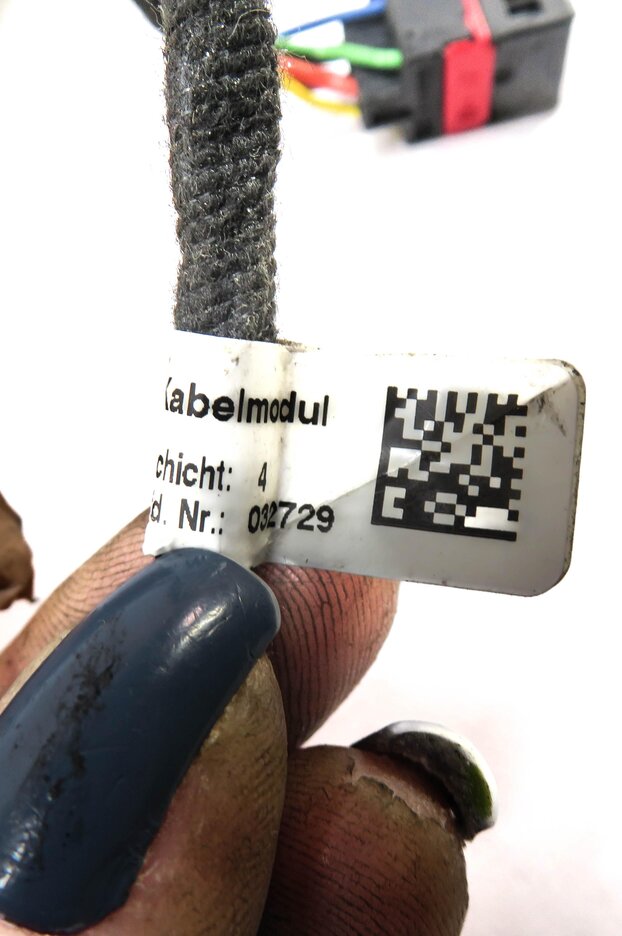Thumbnail 5: 11-13 PORSCHE CAYENNE (958) RIGHT PASSENGER REAR TRUNK SHOCK STRUT (ELECTRIC)
