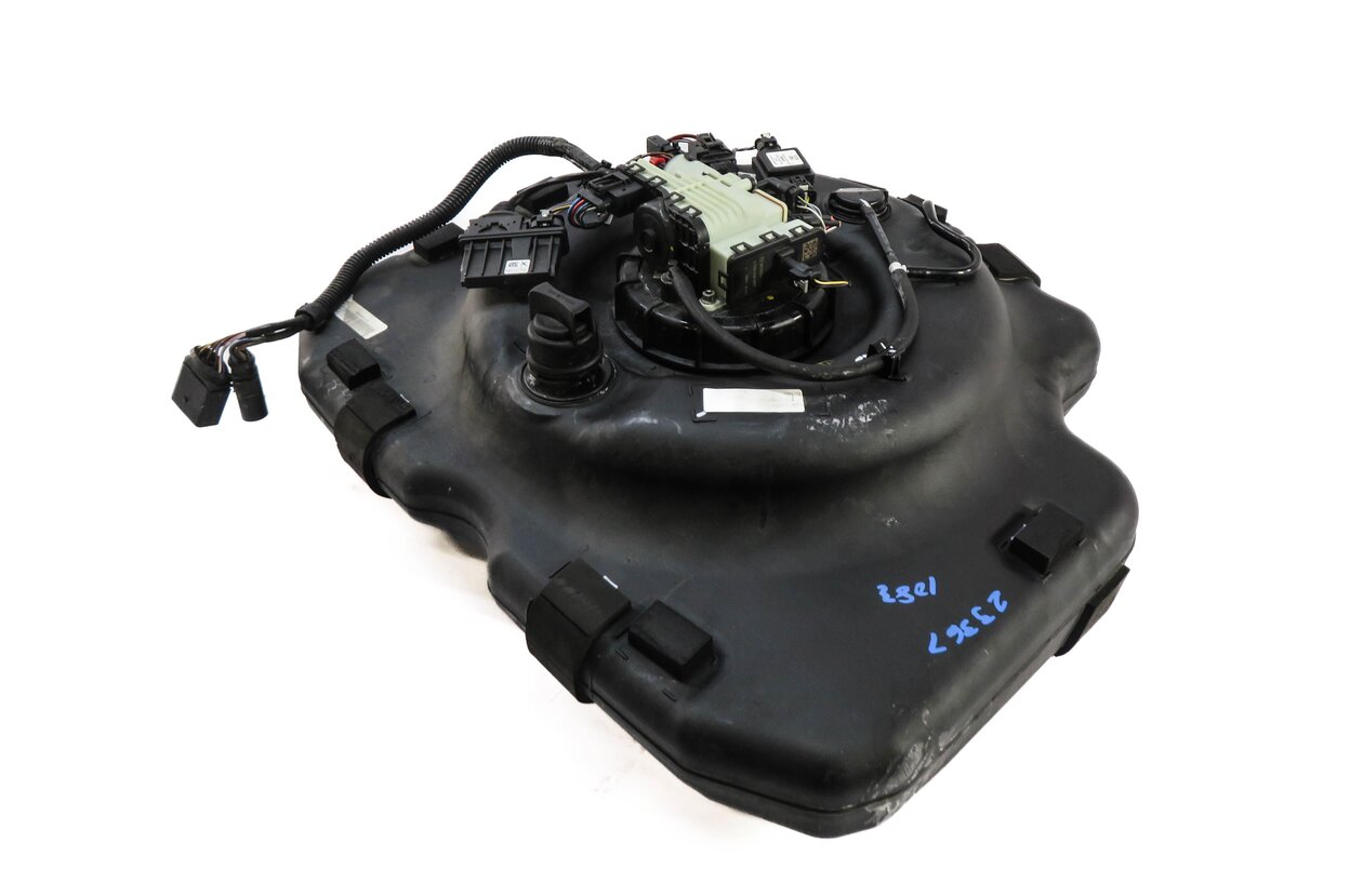2013 PORSCHE CAYENNE (958) DIESEL SCR EFT EXHAUST FLUID DEF TANK w/ PUMP