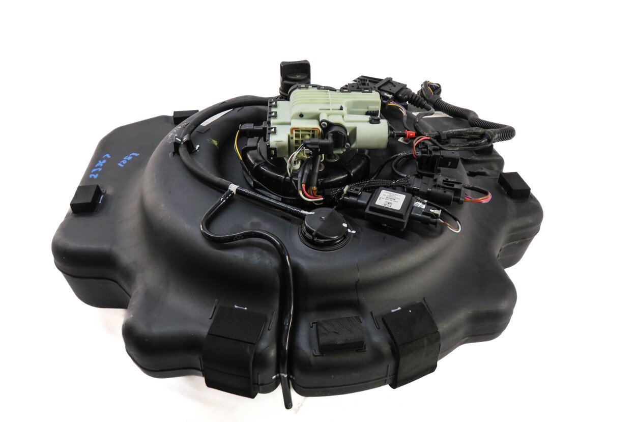 Thumbnail 3: 2013 PORSCHE CAYENNE (958) DIESEL SCR EFT EXHAUST FLUID DEF TANK w/ PUMP