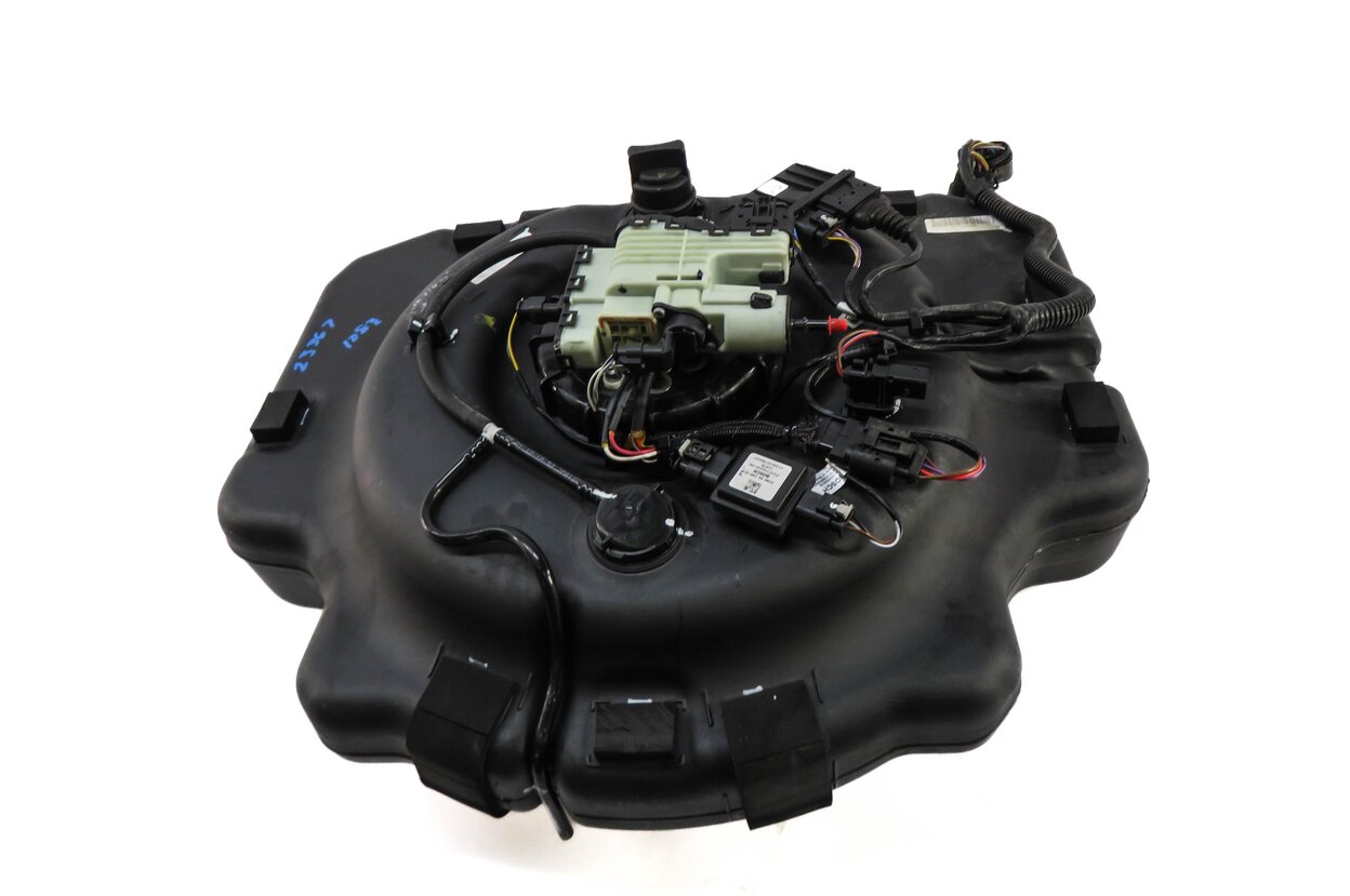 Thumbnail 4: 2013 PORSCHE CAYENNE (958) DIESEL SCR EFT EXHAUST FLUID DEF TANK w/ PUMP
