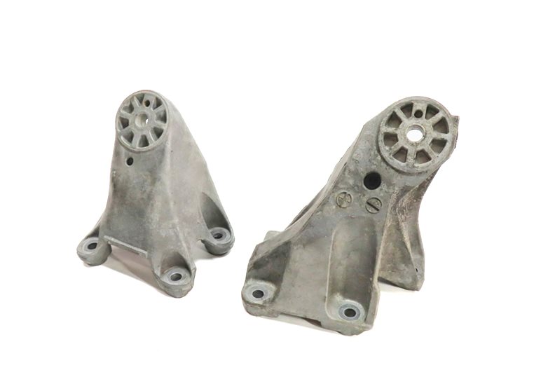 13 PORSCHE CAYENNE (958) 3.0L DIESEL (MCN.RB) ENGINE MOTOR MOUNT BRACKET SET/2