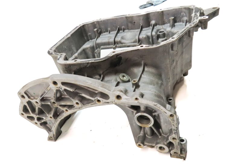 Thumbnail 4: 13 PORSCHE CAYENNE (958) 3.0L DIESEL (MCN.RB) ENGINE UPPER OIL FLUID PAN CRADLE