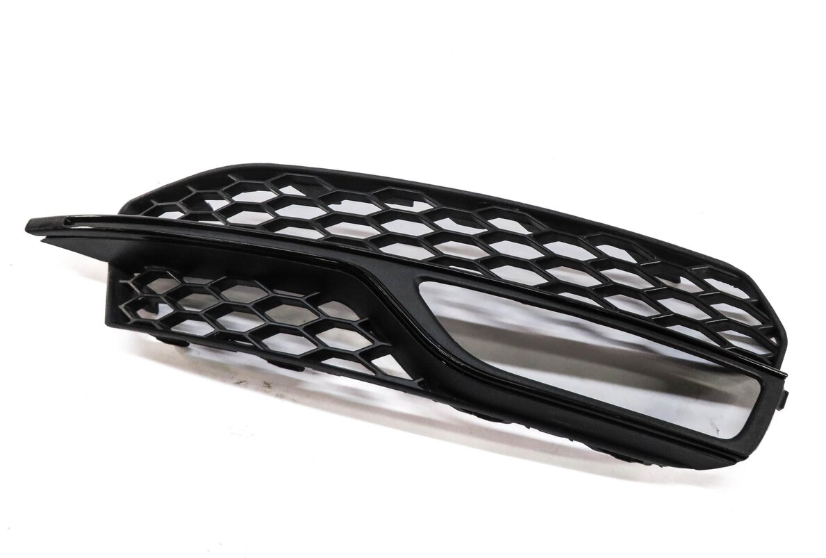 2015-2016 AUDI S3 (8V) RIGHT FRONT PASSENGER FOGLIGHT FOG LIGHT GRILLE TRIM