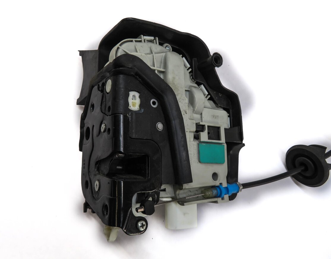 Thumbnail 4: 15-18 AUDI A3 S3 A4 A5 Q5 TT (8V B9 MK3 FY) LEFT FRONT DRIVER DOOR LOCK LATCH
