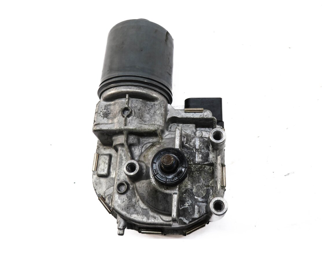 Thumbnail 3: 2015-2018 AUDI A3 S3 RS3 (8V) SEDAN / CONVERTIBLE - FRONT WINDSHIELD WIPER MOTOR