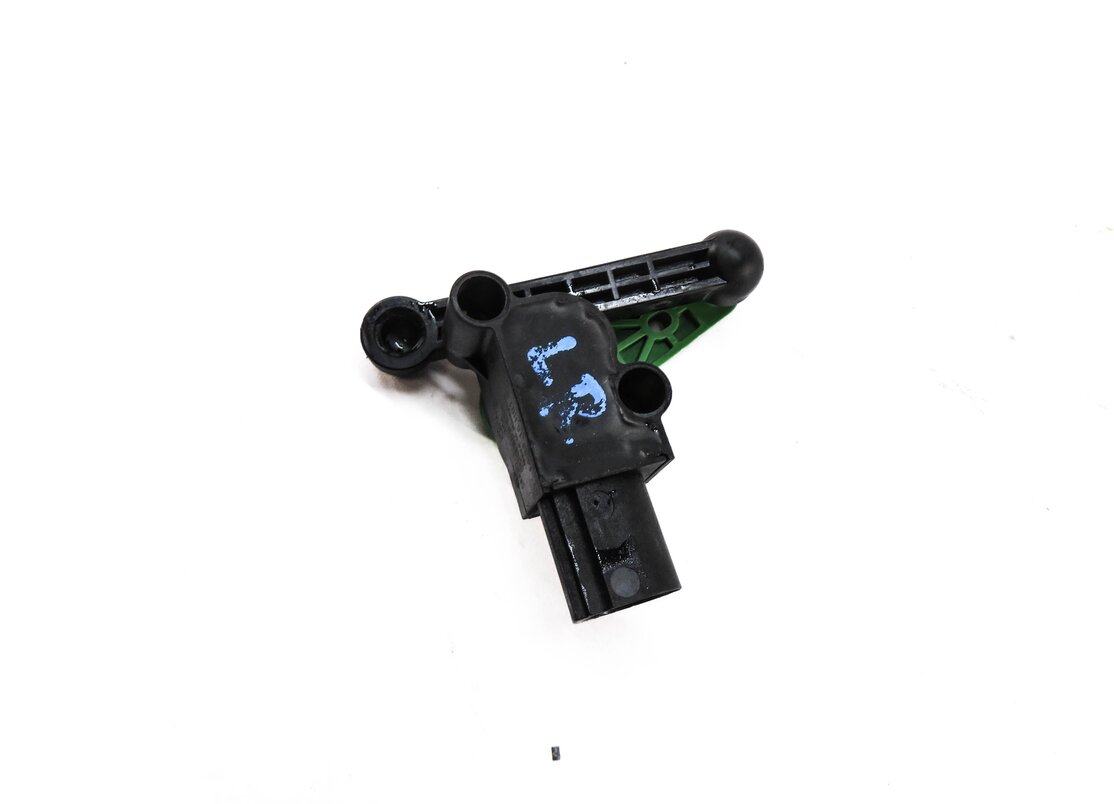 Thumbnail 2: 2016 AUDI S3 (8V) LEFT DRIVER REAR SUSPENSION HEIGHT LEVEL SENSOR