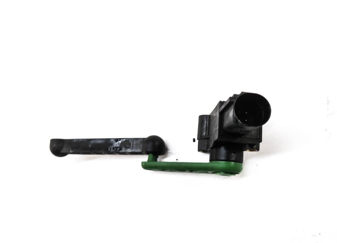 Thumbnail 3: 2016 AUDI S3 (8V) LEFT DRIVER REAR SUSPENSION HEIGHT LEVEL SENSOR