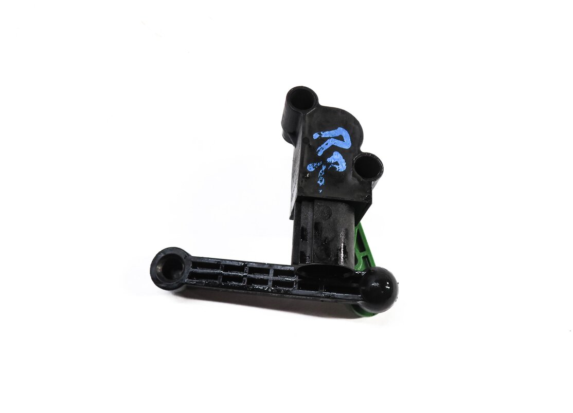 Thumbnail 2: 2016 AUDI S3 (8V) RIGHT PASSENGER REAR SUSPENSION HEIGHT LEVEL SENSOR