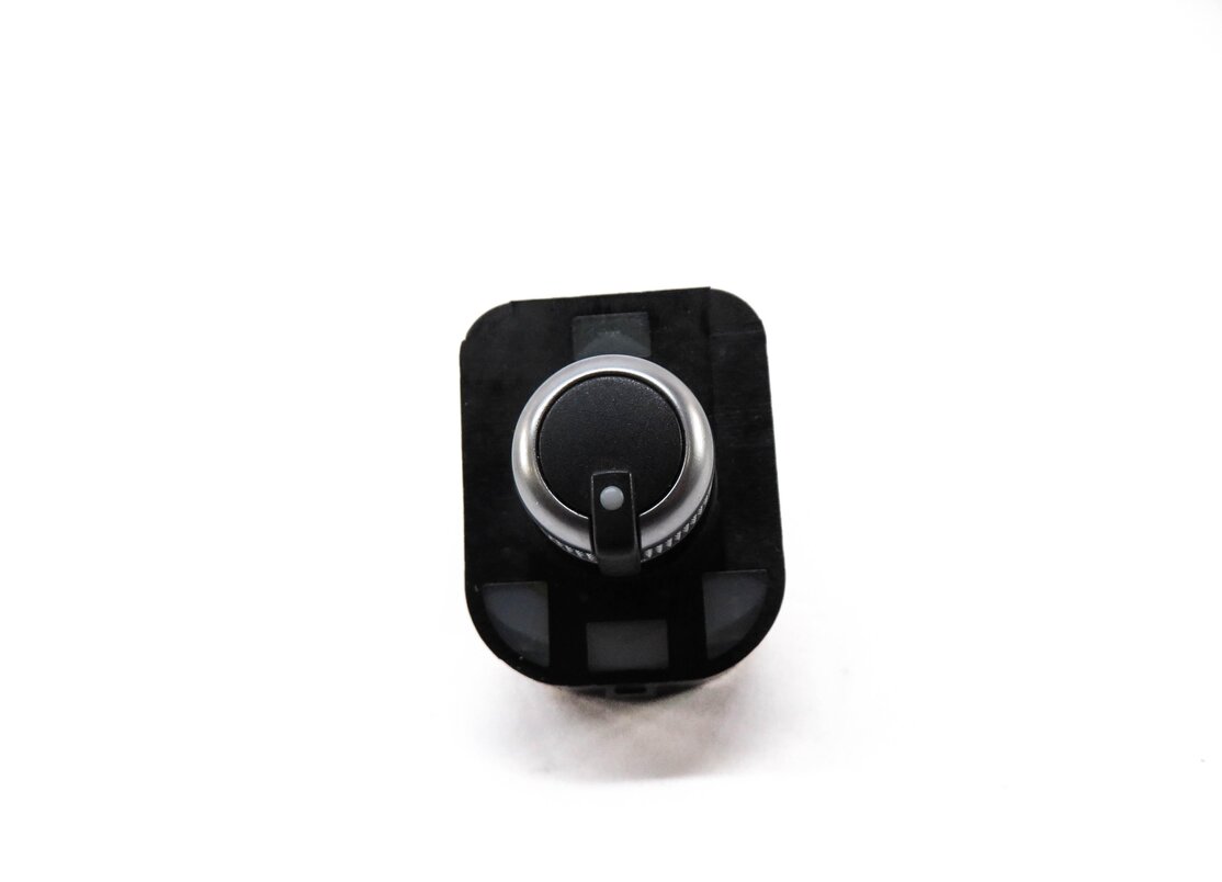 Thumbnail 3: 2016 AUDI S3 (8V) DRIVER DOOR MIRROR ADUSTMENT SWITCH BUTTON