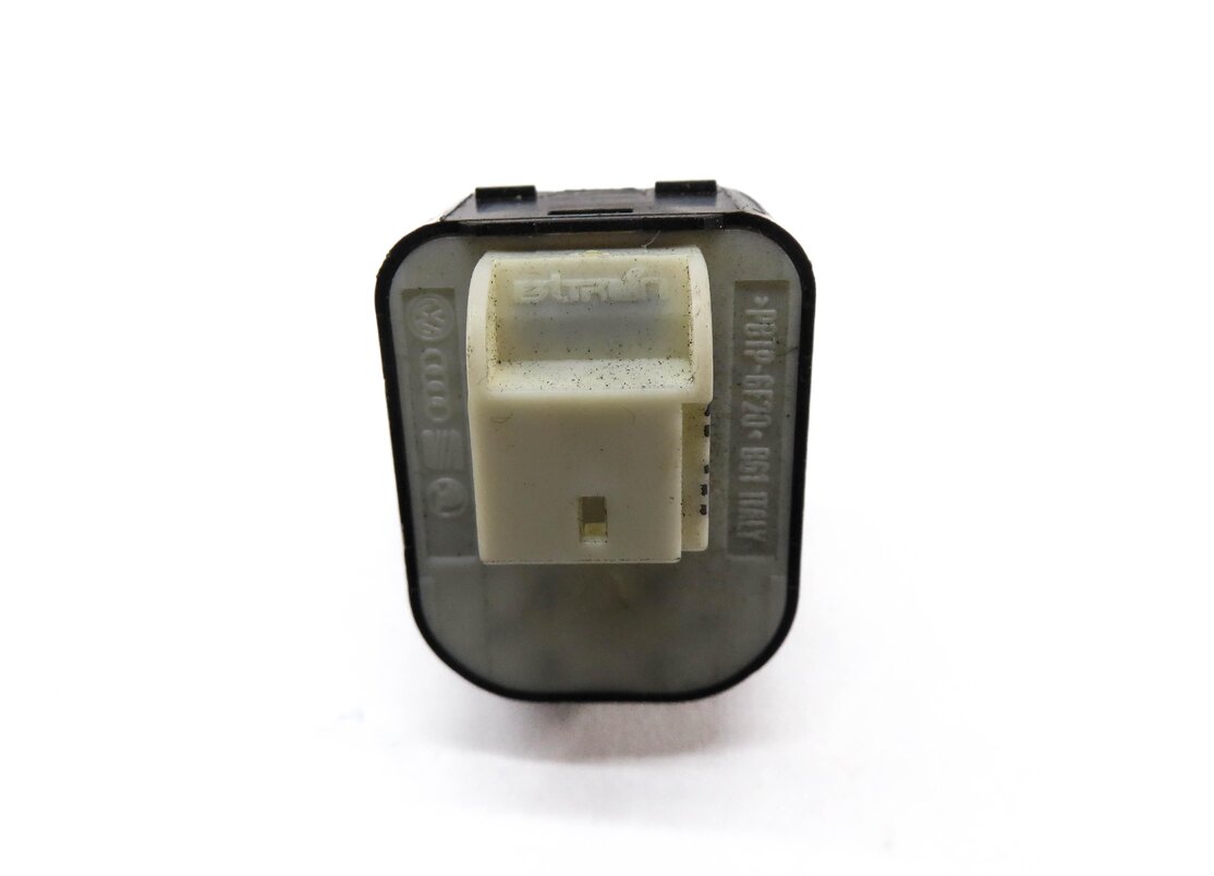 Thumbnail 4: 2016 AUDI S3 (8V) DRIVER DOOR MIRROR ADUSTMENT SWITCH BUTTON