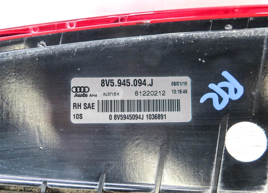 Thumbnail 6: 15-16 AUDI A3 S3 (8V) SEDAN / CONVERTIBLE - RIGHT INNER LED TAILLIGHT LIGHT LAMP