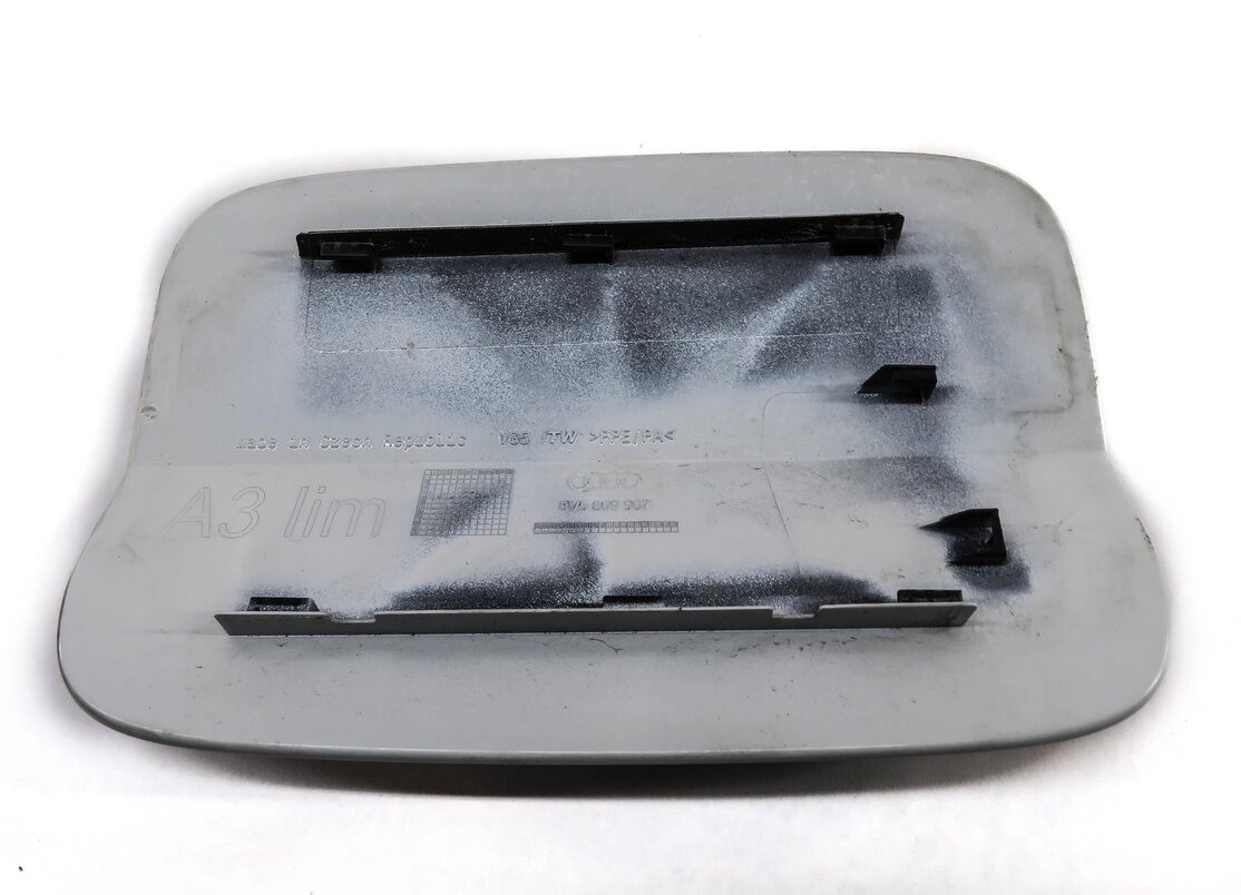Thumbnail 4: 2015-2020 AUDI A3 S3 (8V) FUEL TANK DOOR LID COVER TRIM (GLACIER WHITE METALLIC)