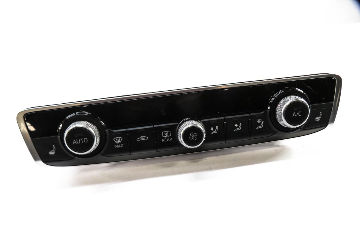2015-2018 AUDI A3 S3 (8V) FRONT DUAL ZONE HEATER A/C TEMPERATURE CONTROL PANEL