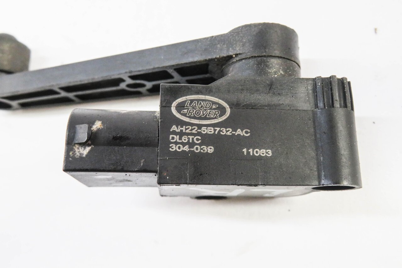 Thumbnail 4: 2011 RANGE ROVER SPORT (L320) LEFT DRIVER REAR SUSPENSION HEIGHT LEVEL SENSOR