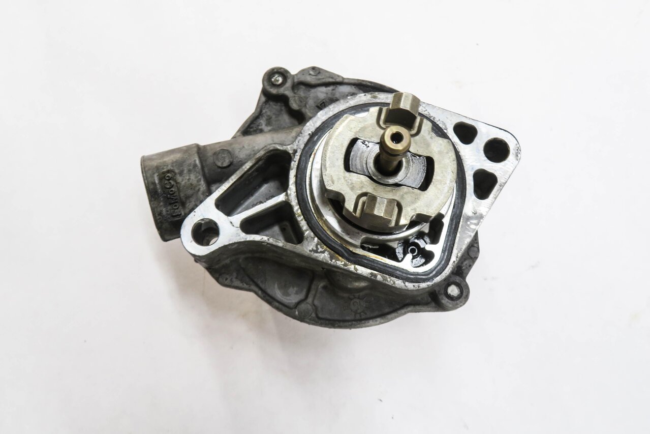 Thumbnail 2: 2010-2019 RANGE ROVER SPORT LR4 JAGUAR XE XF XK - 3.0L / 5.0L BRAKE VACUUM PUMP