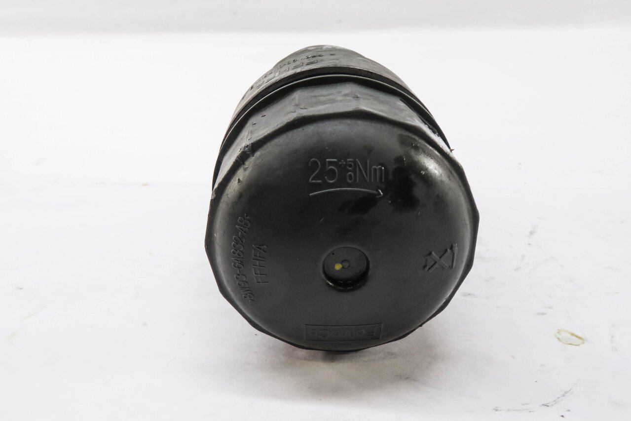 Thumbnail 2: 2011 RANGE ROVER SPORT (L320) 5.0L AJ133 V8 ENGINE OIL FILTER HOUSING w/ CAP