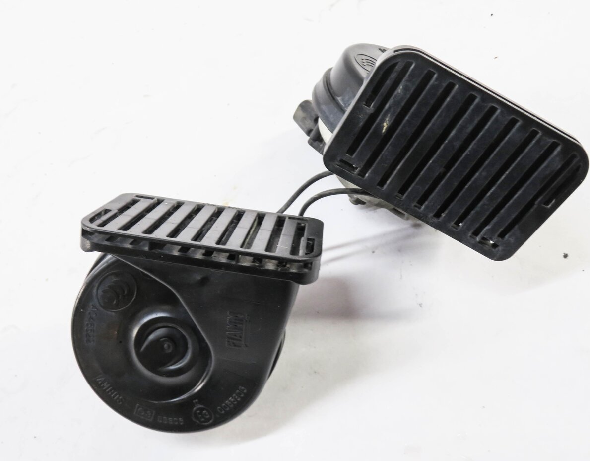 Thumbnail 1: 2010-2016 RANGE ROVER SPORT (L320) LR4 - HIGH & LOW TONE SAFETY HORN SET-2