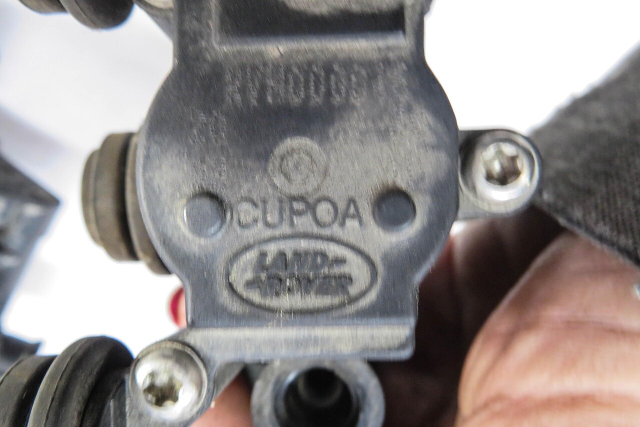 Thumbnail 5: 2011 RANGE ROVER SPORT (L320) AIR SUSPENSION VALVE BLOCK SET