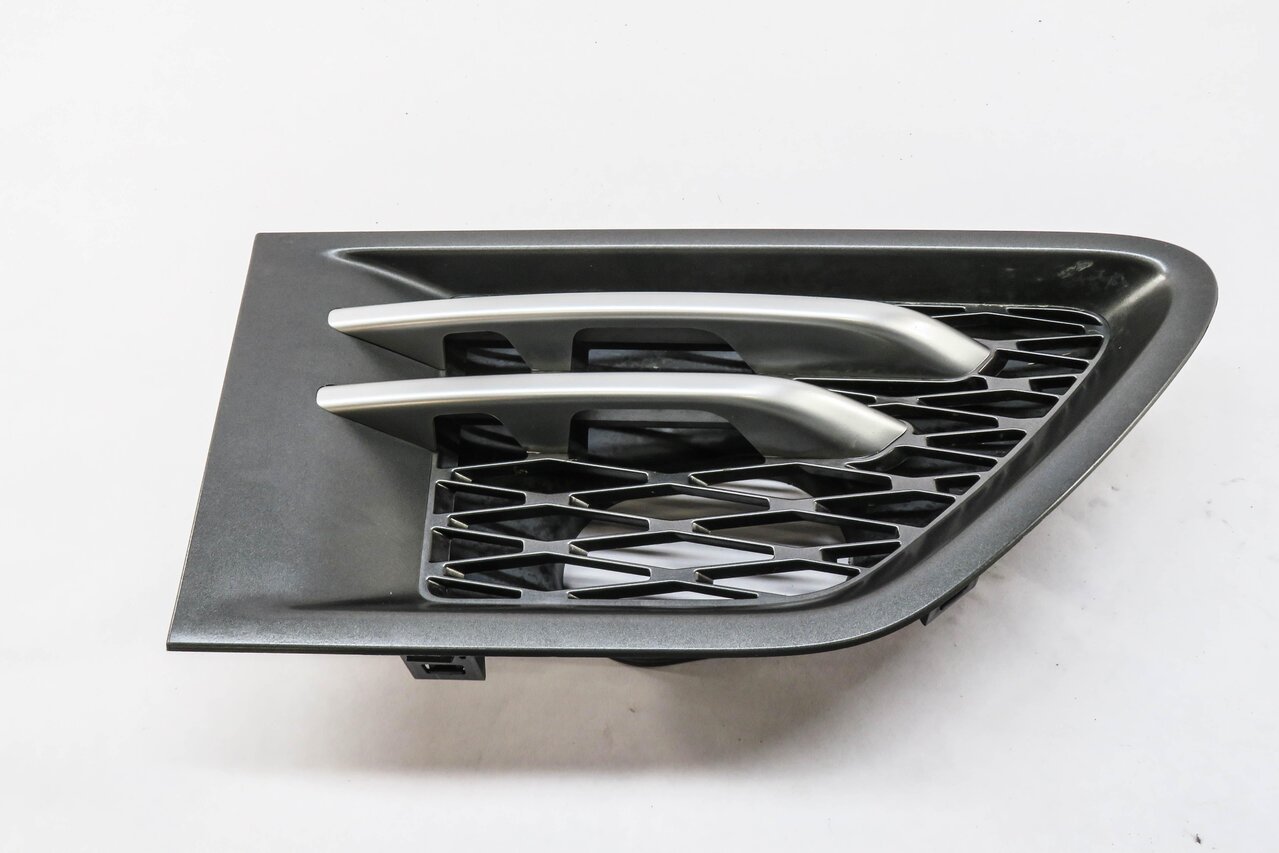 Thumbnail 2: 2011 RANGE ROVER SPORT (L320) RIGHT FRONT PASSENGER FENDER GRILLE TRIM