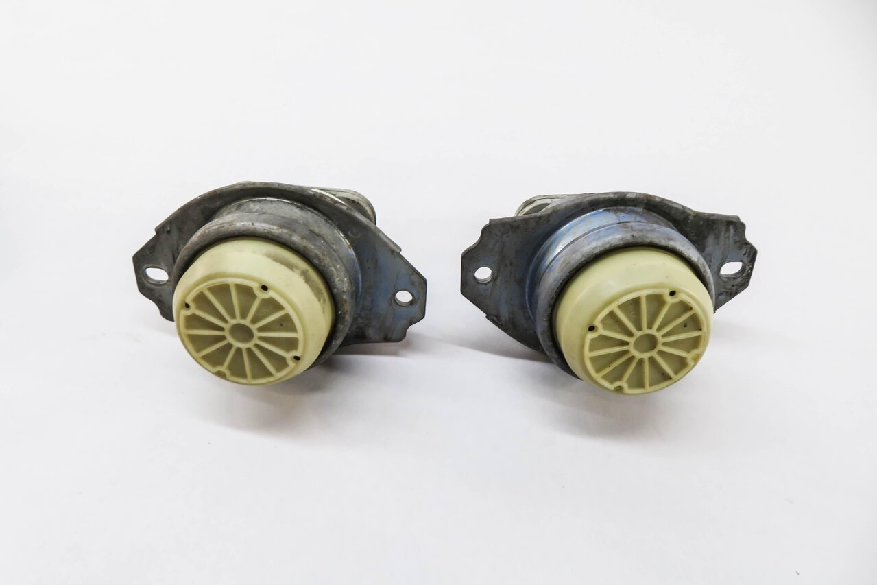 Thumbnail 2: 2011 RANGE ROVER SPORT (L320) 5.0L AJ133 V8 ENGINE LEFT & RIGHT MOTOR MOUNT SET