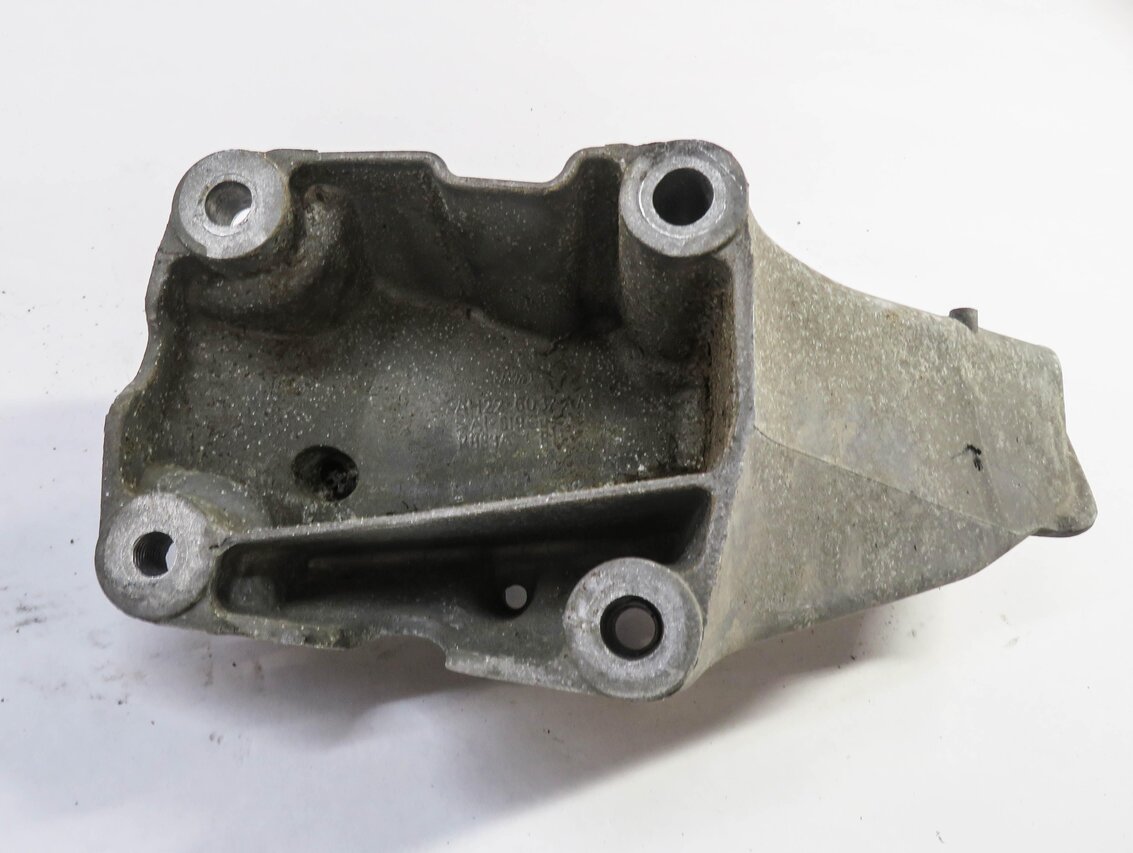 Thumbnail 3: 2011 RANGE ROVER SPORT (L320) 5.0L V8 LEFT & RIGHT ENGINE MOUNT BRACKET SET