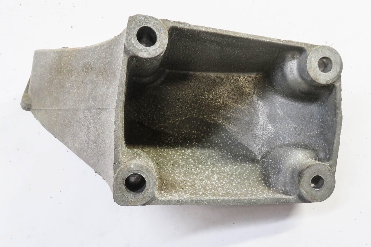 Thumbnail 4: 2011 RANGE ROVER SPORT (L320) 5.0L V8 LEFT & RIGHT ENGINE MOUNT BRACKET SET