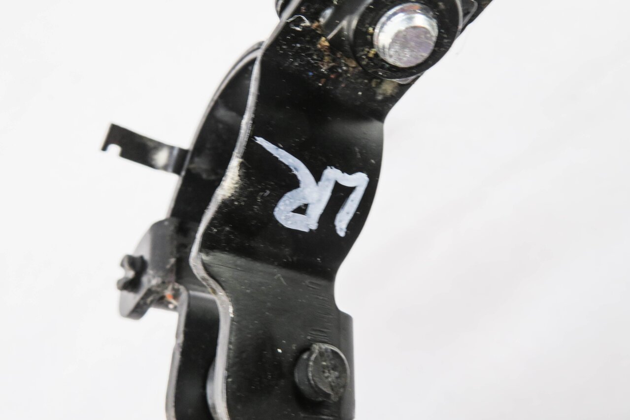 Thumbnail 4: 2011 RANGE ROVER SPORT (L320) REAR 2nd ROW SEAT LEFT SEATBELT BUCKLE RECEIVER