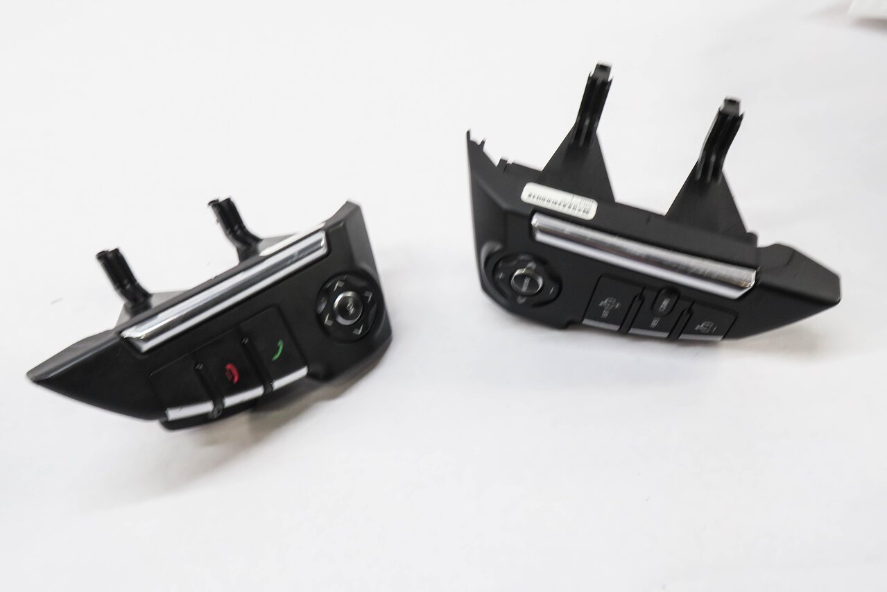 2011 RANGE ROVER SPORT (L320) LEFT & RIGHT STEERING WHEEL SWITCH BUTTON SET