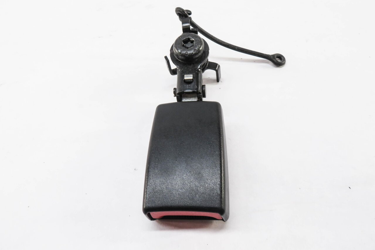 Thumbnail 2: 2011 RANGE ROVER SPORT (L320) REAR 2nd ROW SEAT CENTER SEATBELT BUCKLE RECEIVER