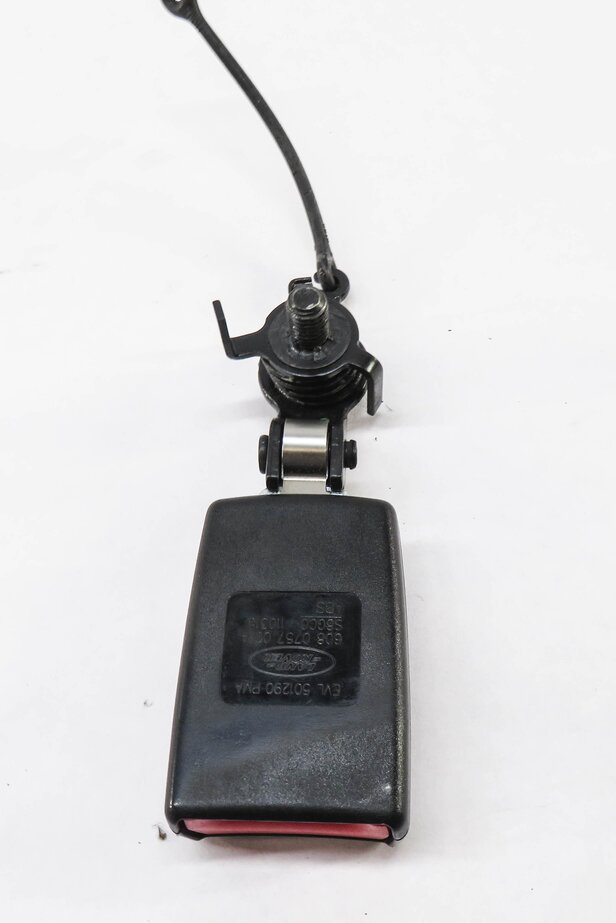 Thumbnail 3: 2011 RANGE ROVER SPORT (L320) REAR 2nd ROW SEAT CENTER SEATBELT BUCKLE RECEIVER