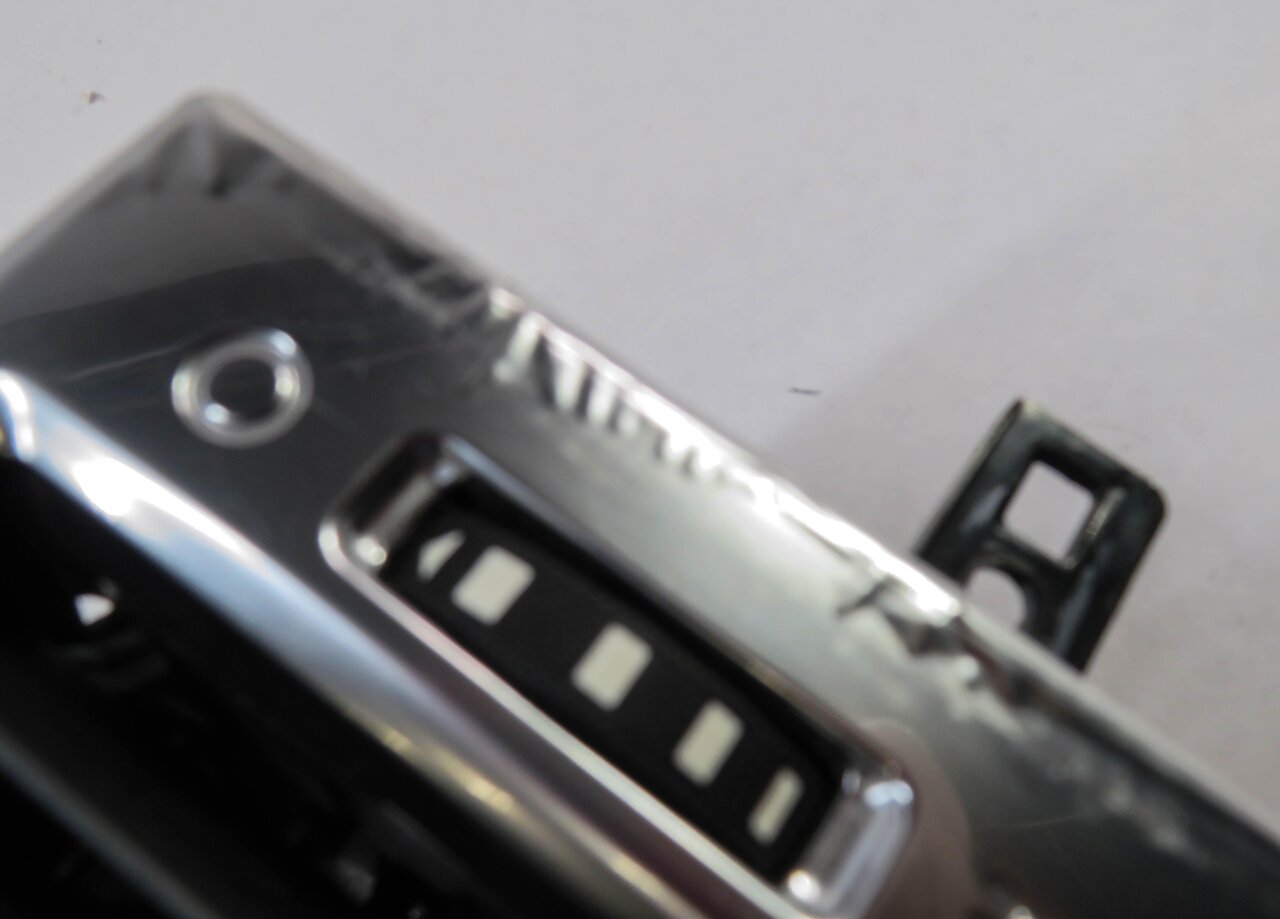 Thumbnail 6: 2011 RANGE ROVER SPORT (L320) LEFT FRONT DRIVER CENTER DASH HEATER A/C AIR VENT