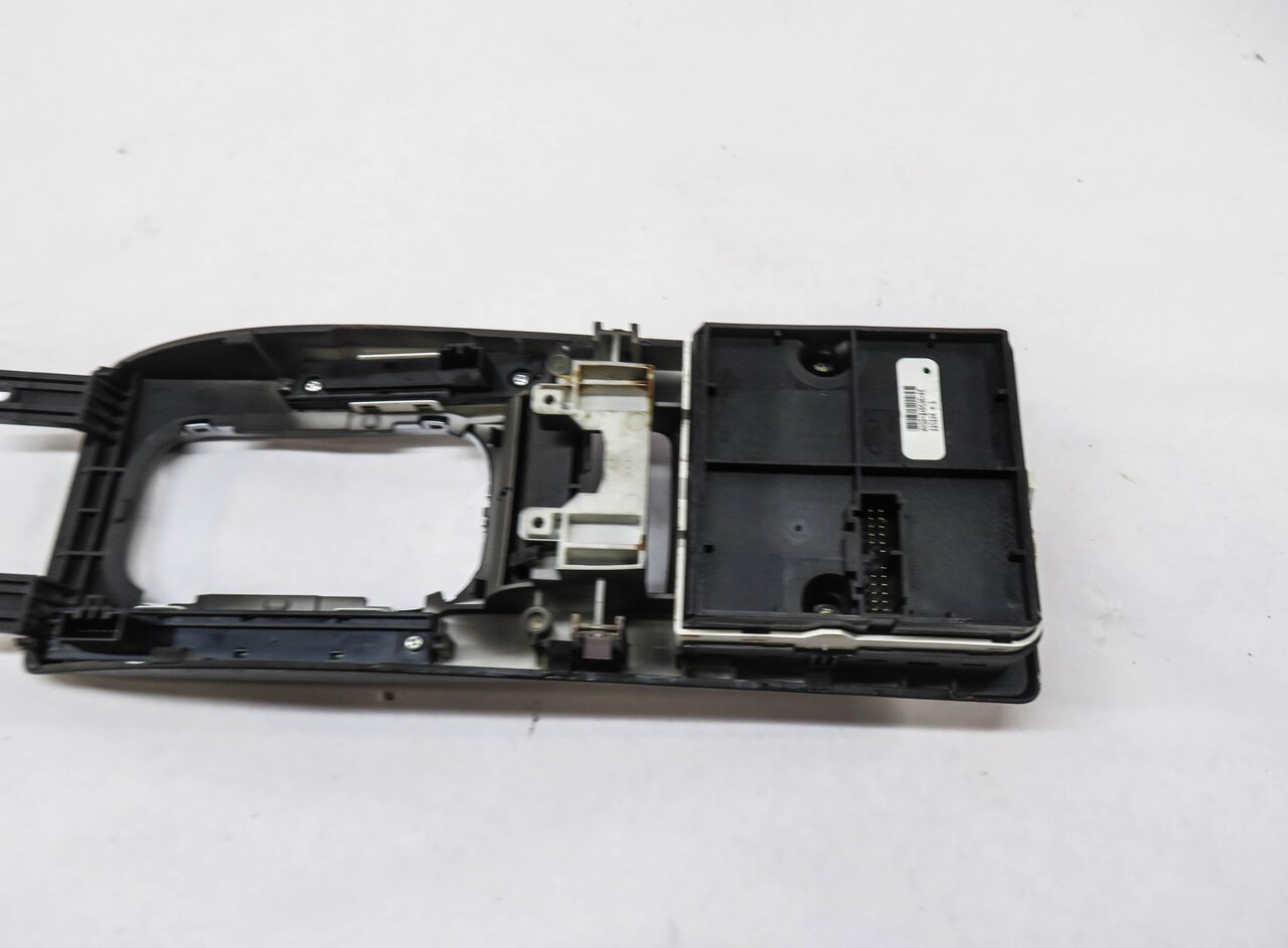 Thumbnail 6: 2011 RANGE ROVER SPORT (L320) RIDE HEIGHT TERRAIN CONTROL SWITCH w/ SHIFTER TRIM