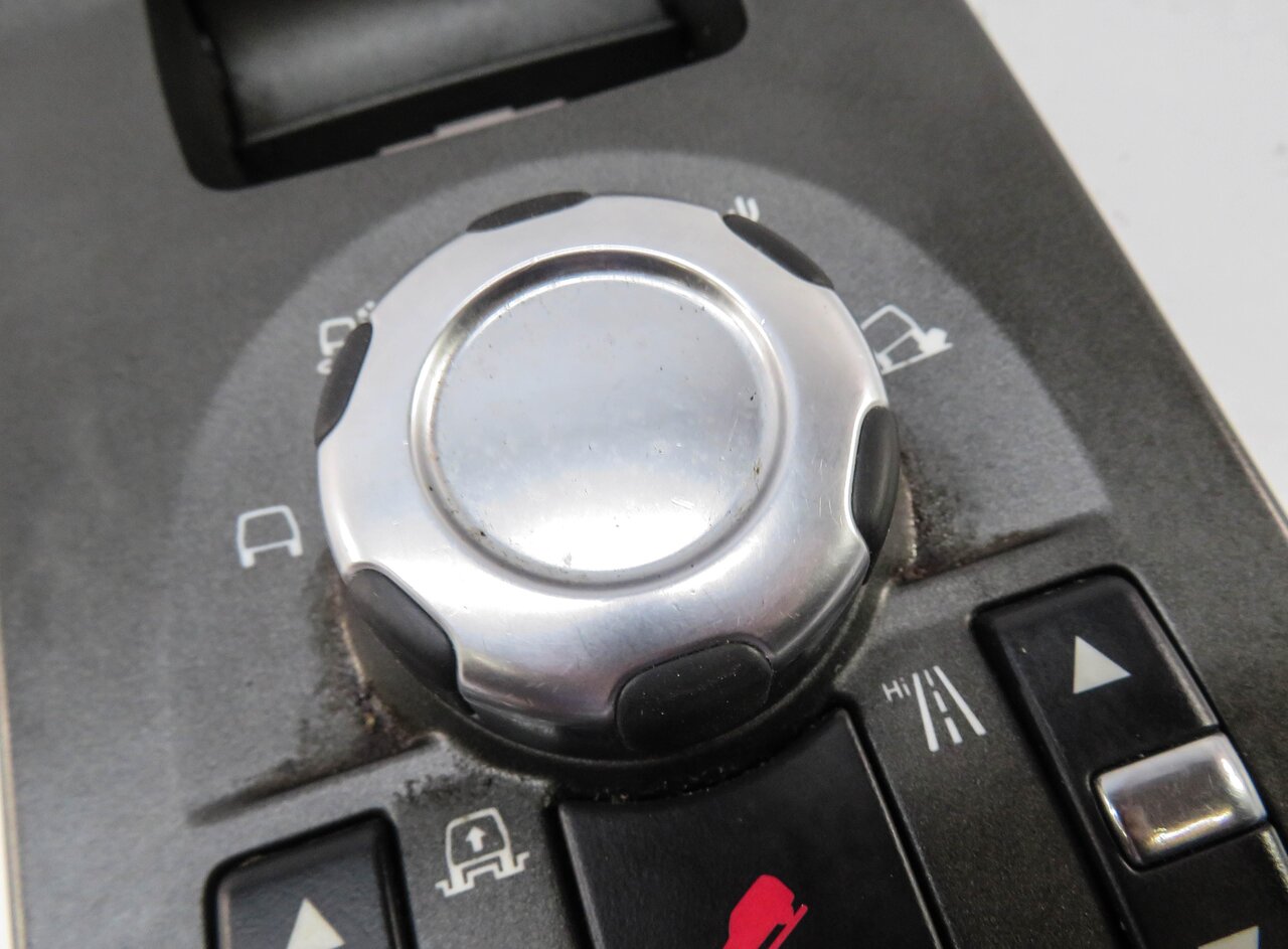 Thumbnail 7: 2011 RANGE ROVER SPORT (L320) RIDE HEIGHT TERRAIN CONTROL SWITCH w/ SHIFTER TRIM