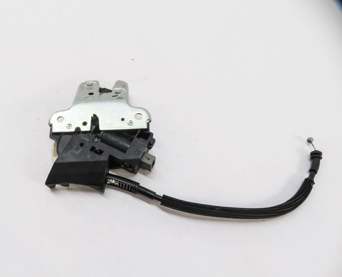 Thumbnail 3: 2005 AUDI S4 (B6 8E) REAR TRUNK LOCK LATCH ACTUATOR