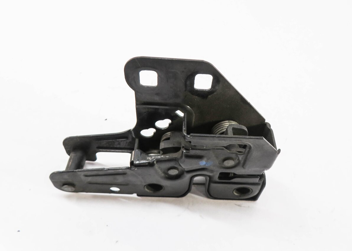Thumbnail 2: 2005 AUDI S4 (B6 8E) FRONT LOWER HOOD LOCK LATCH STRIKER PLATE
